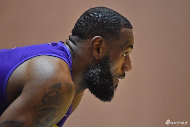 梅西入选FIFA最佳球员候选 记者：是对足球的侮辱